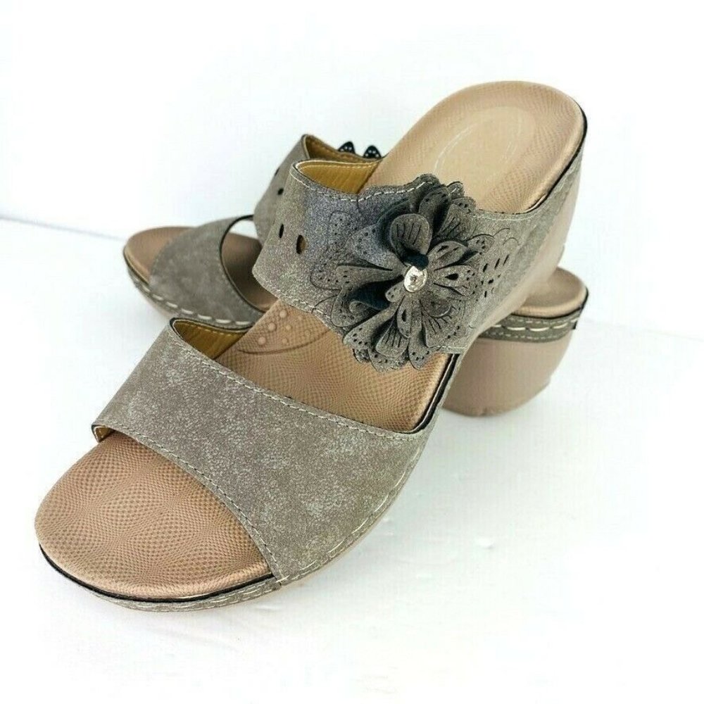 Italina Wedge Gray 7 Sandal Slip On Flower Mule